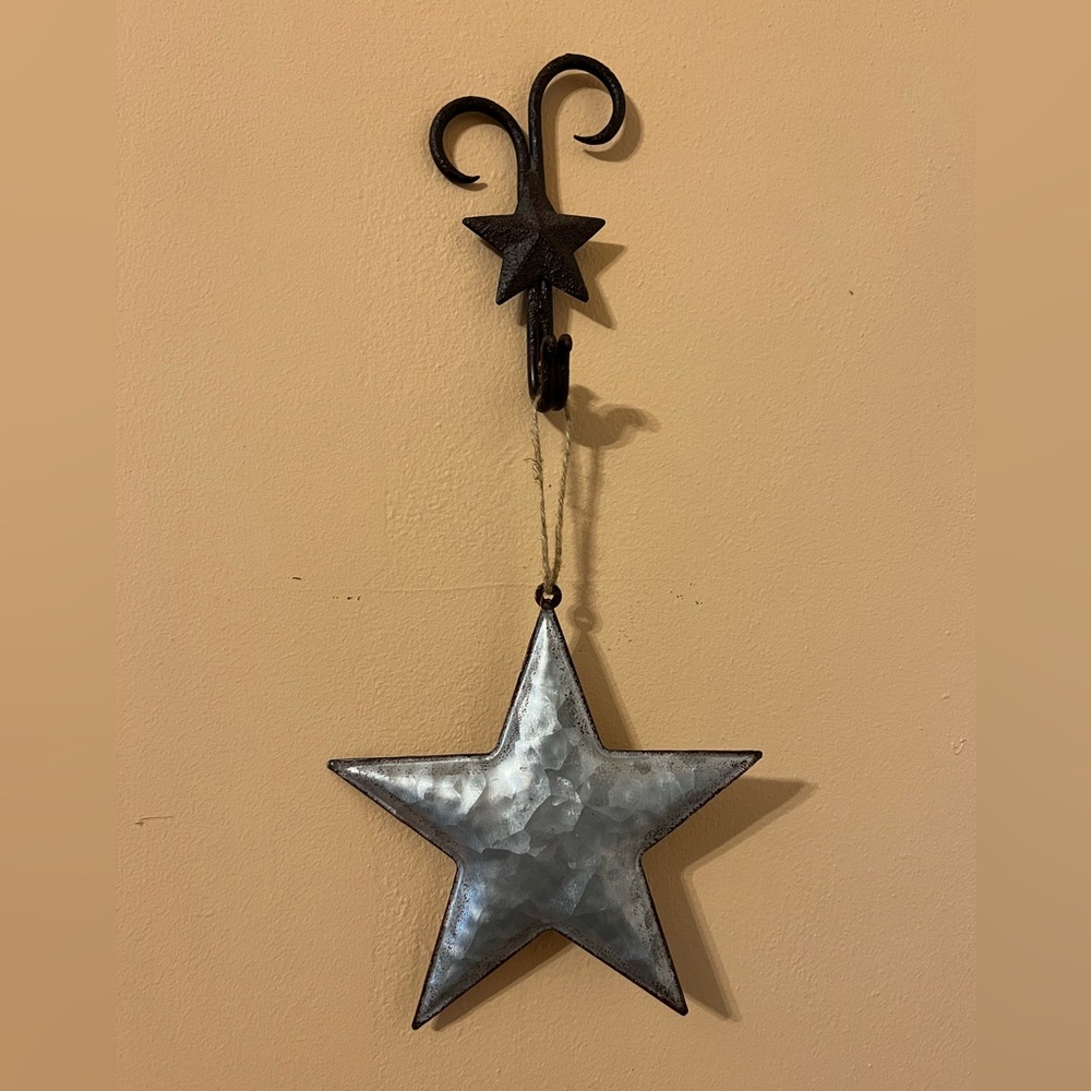 Handcrafted Primitive Stars Decor
Lot (4) For Your Home 🤩 - Picture 6 of 16